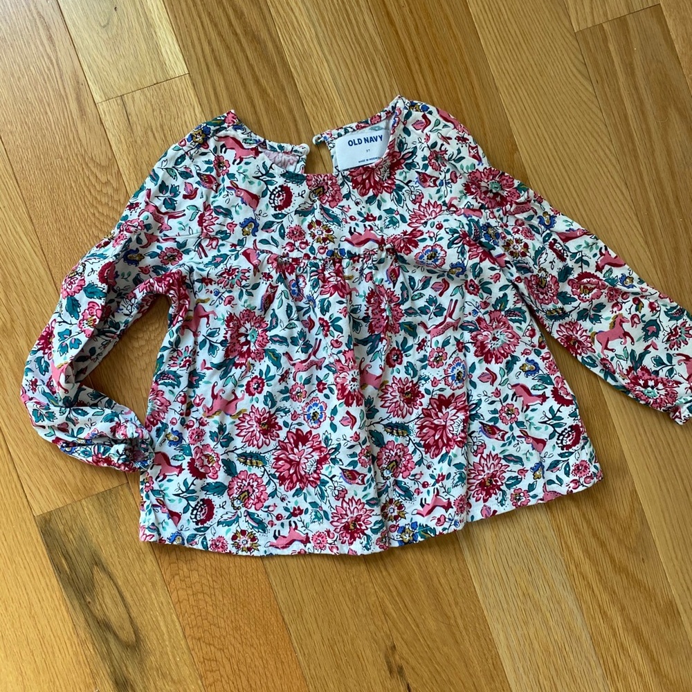 Girls 3T Old Navy woven shirt never worn